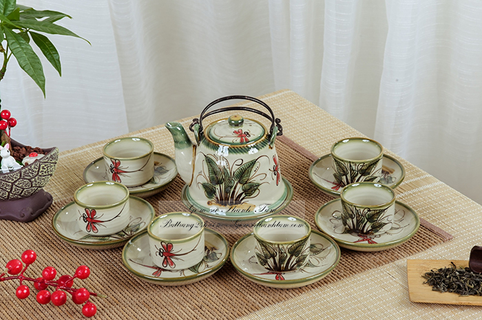Đơn vị sản xuất bộ ấm trà men tro hoa văn chúc truồn vẽ tay đẹp mắt gốm Bát Tràng giá rẻ, chất lượng tốt nhất